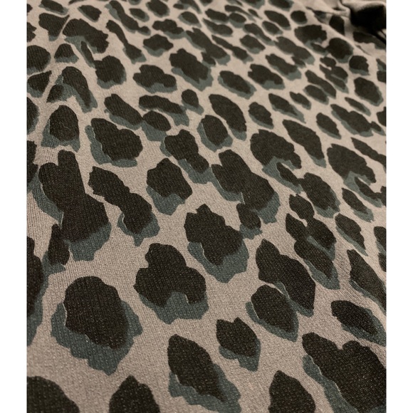 Kenneth Cole Reaction Gray Cheetah Crewneck - Picture 2 of 4